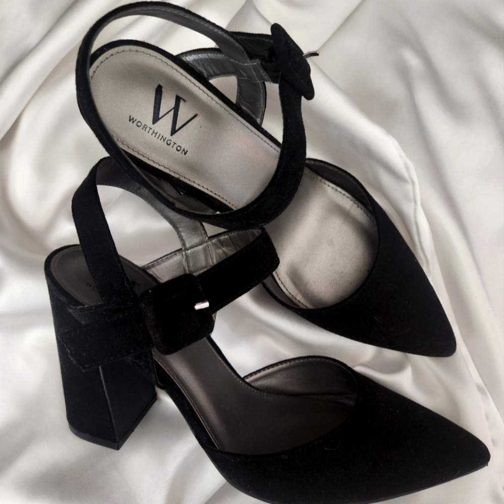Black Worthington Satin High Heels: size 7.5
